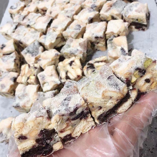 石狮市牛轧糖 手工网红牛扎酥 牛扎糖 抖音同款纽扣饼干