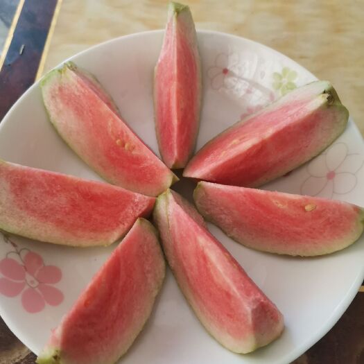 横州市红心芭乐 红宝石芭乐，无核少子，果肉脆甜，口感好。