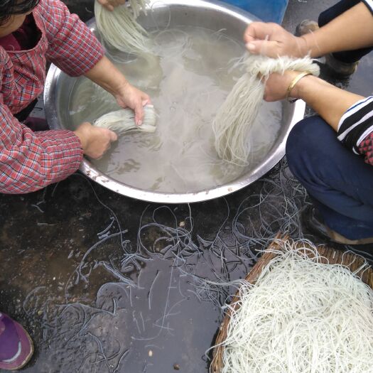 三台县 纯手工制作红薯粉条，不参任何东西，纯红薯加工粉条