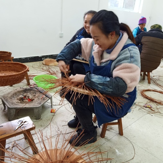 榕江县果盘/果篮 编织篮 手工根编