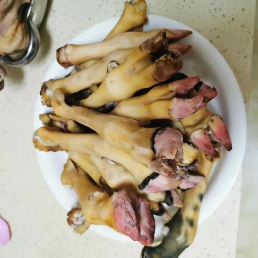 冷库长年批发火烧牛蹄，货真价实，价格合理，欢迎采购