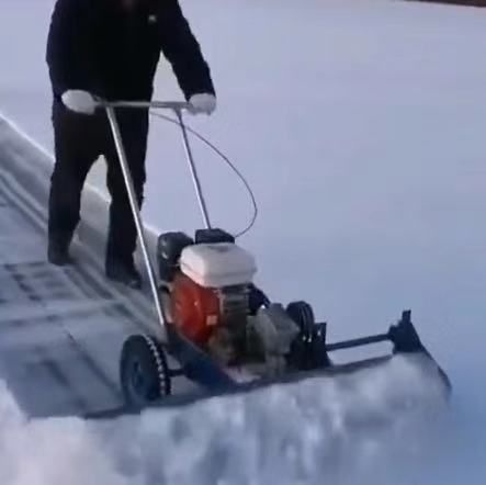 禹城市 汽油自走式清雪机 新款高效扫雪机螺旋扫雪机 手推助力除雪机