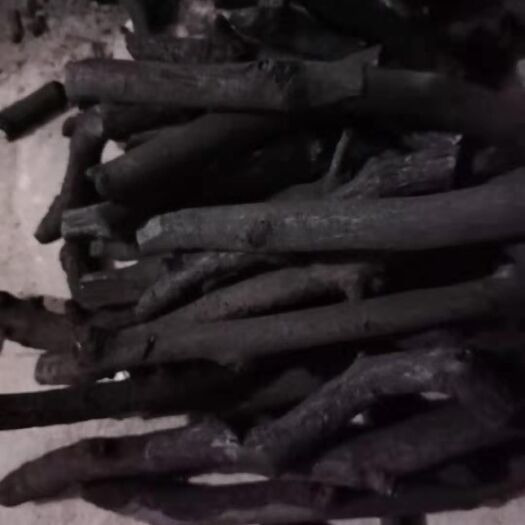泊头市 大量供应果木炭，烤鸭鸭柴，锅炉用各种劈柴