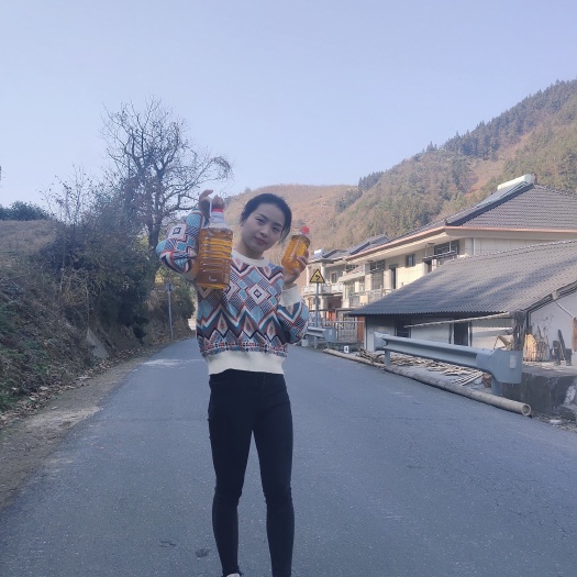 桐庐县 纯正高山野生山茶油，，良心保证！