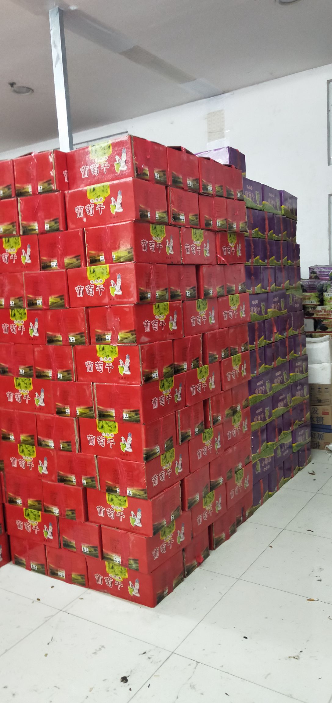 无核葡萄干  大颗粒葡萄干，颗粒大干度好，口感甜，一箱19斤！165一件！