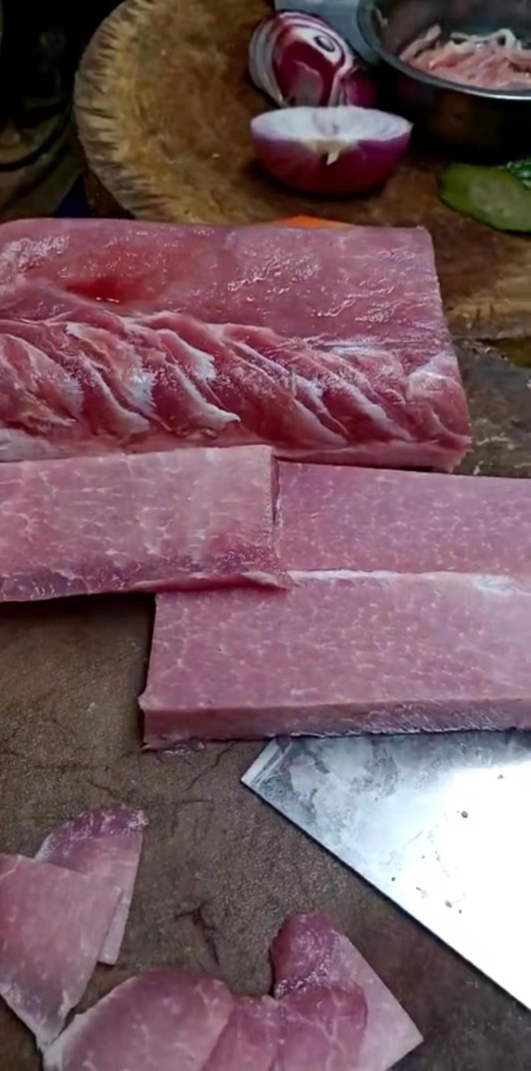 千克,用柠檬酸调节成ph值为35混合液即可,把猪肉放在溶液中浸泡10分钟