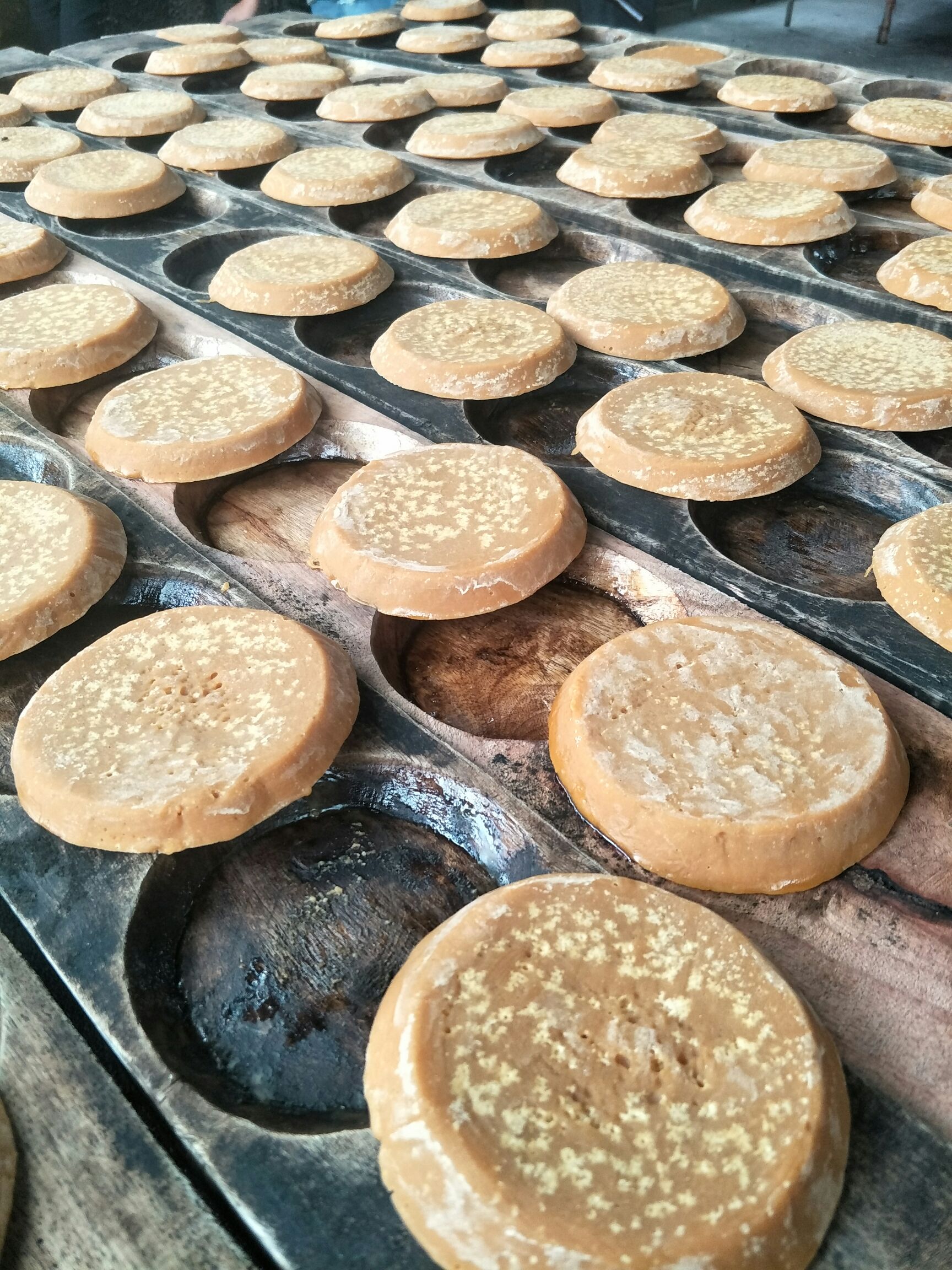  云南新平漠沙傣家手工红糖月子红糖