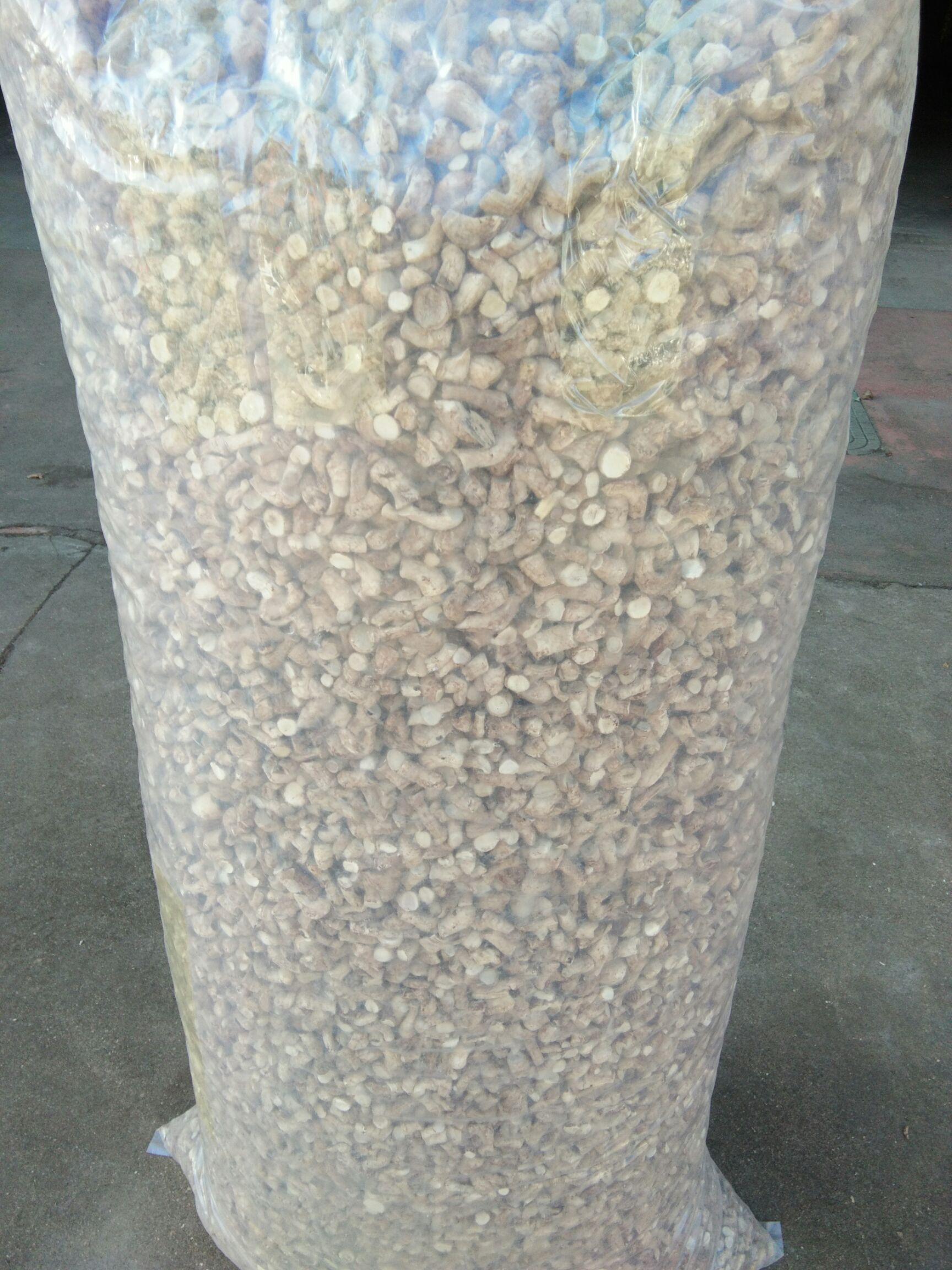 香菇脚，各种规格，年供应量500吨对接食品加工厂