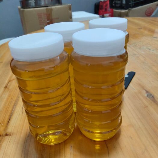 南靖县 自产的蜂蜜，冬蜜刚采下来，品质优良。