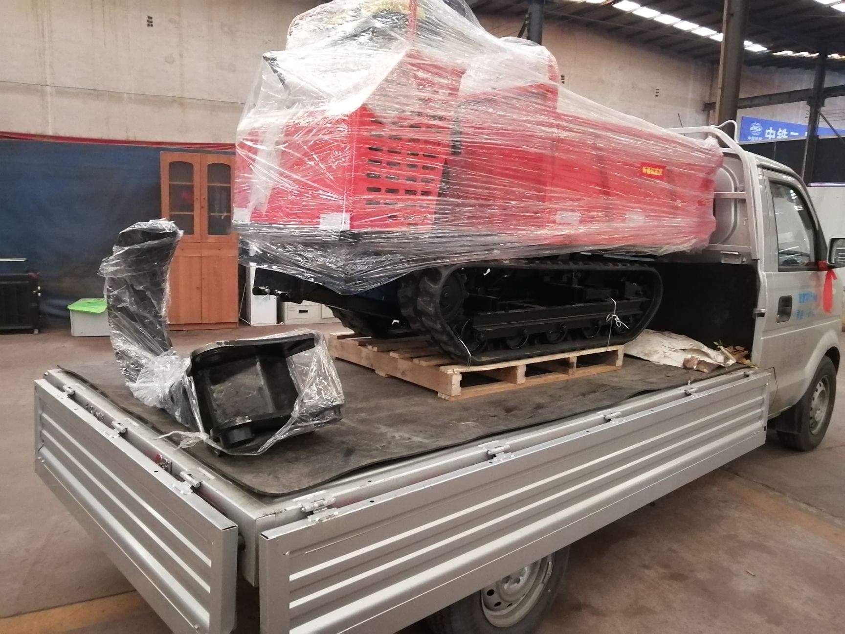  履带式运输车爬坡能手小型果园拉货运输车
