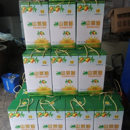 都昌县 自产自销，正宗的山茶油，色清味美香纯，走亲访友，送礼送健康！
