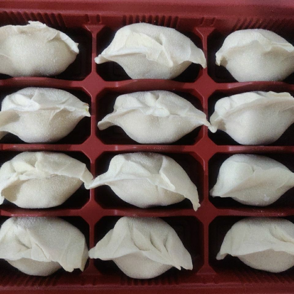 饺子皮 于丁牌韭菜鸡蛋鲜肉饺，馅料新鲜，口味鲜美，爽滑弹口！