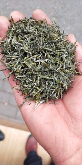 安康 安康富硒茶瀛湖五峰茶，色绿，味香，耐冲泡。是天然富硒绿茶。