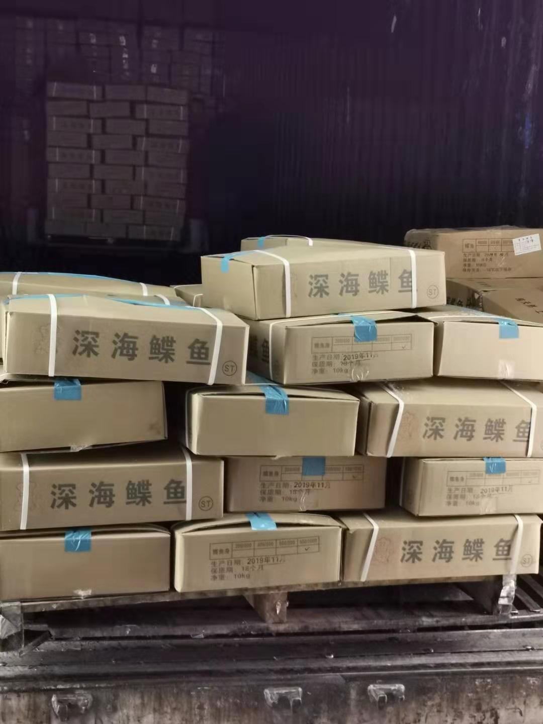  勘察加鲽鱼，比目鱼身，净重10公斤，一箱12条左右，