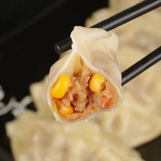 卢氏县饺子皮 玉米鲜肉饺，本店手工鲜饺，采用新鲜前臀肉，加鲜玉米粒！