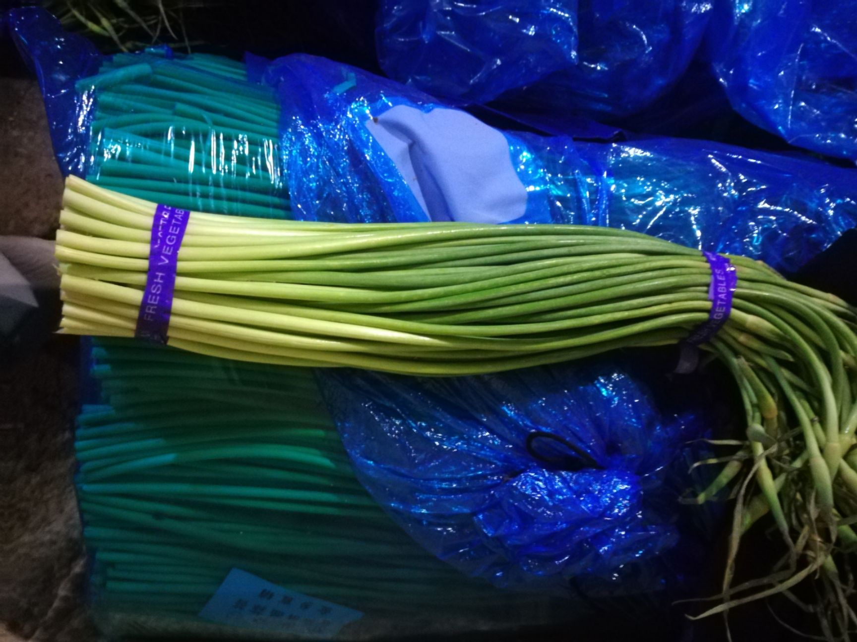 红帽蒜苔  蒜薹，条长色绿，精加工包装，高质量原包，量大从优