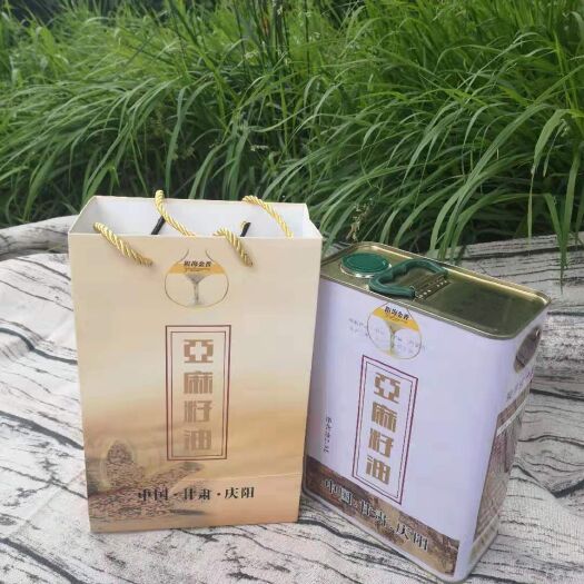 环县 一级亚麻籽油，礼盒包装。