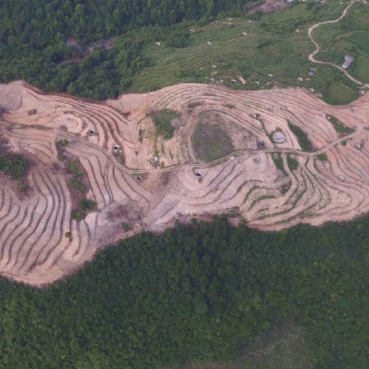 凯里市旱地 土地包租，共150亩，150元/亩/年，己翻好，现已三通。