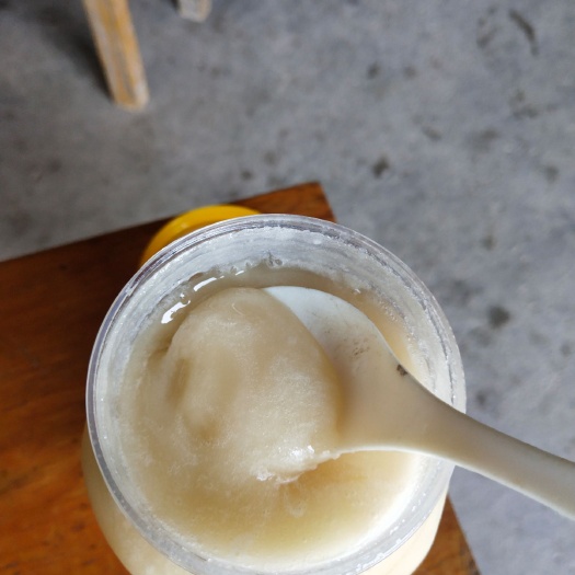 北流市中蜜蜂土蜂蜜，简称冬蜜，天然无污染，产地直销，保质保量。