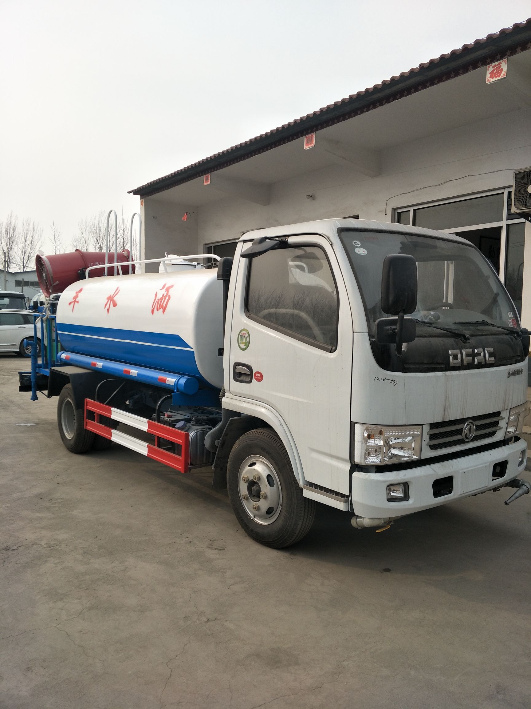  厂家直销 洒水车  雾炮降尘车 电动洒水车 价格低 质量优