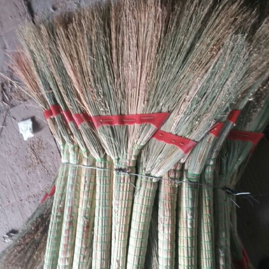 巴林左旗扫帚菜 厂家常年批发笤帚，随时供货，笤帚每把7.5元包邮到家