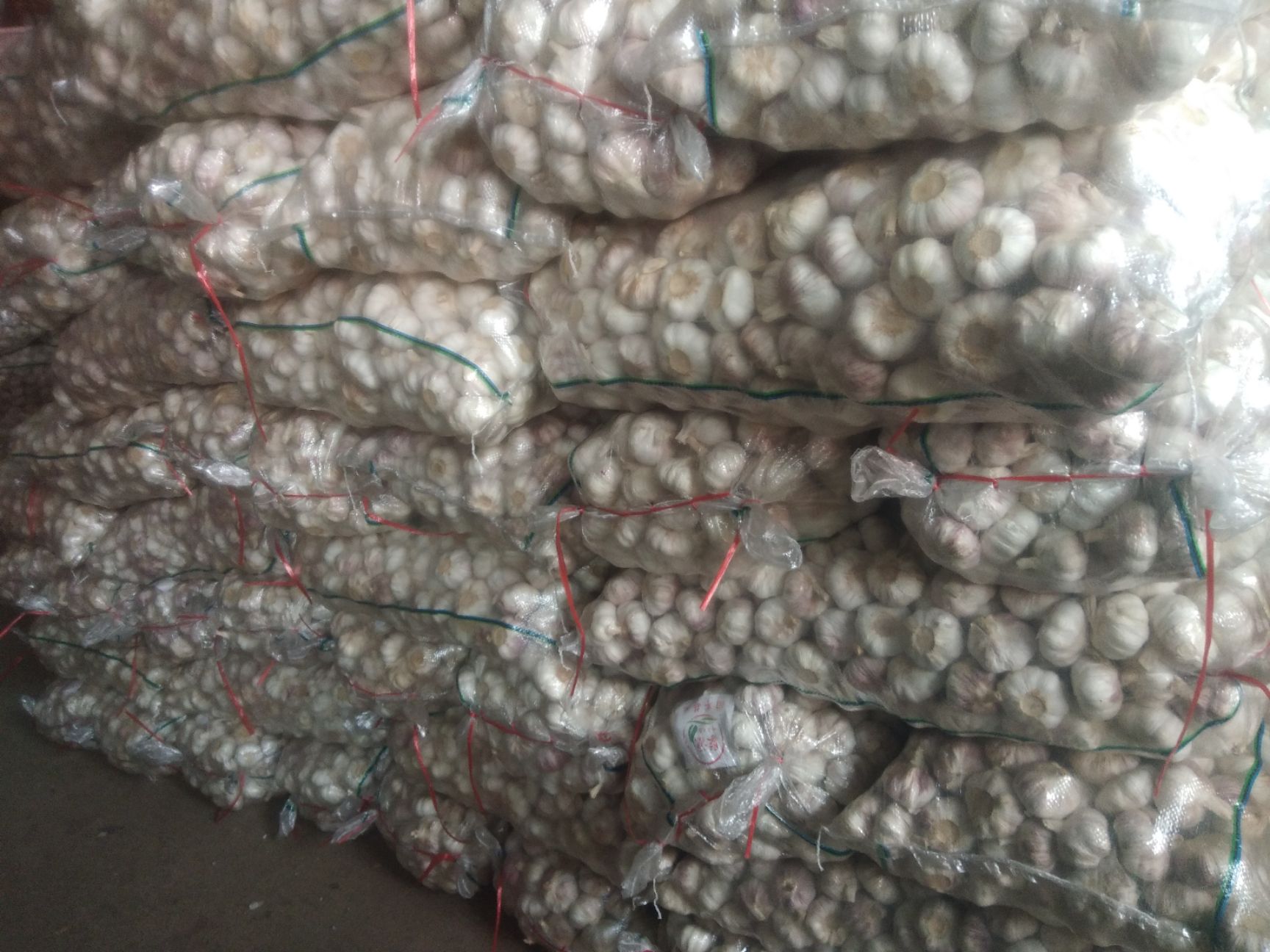  江苏邳州大蒜，5.5－6.5型号。武汉地区量多可保送。