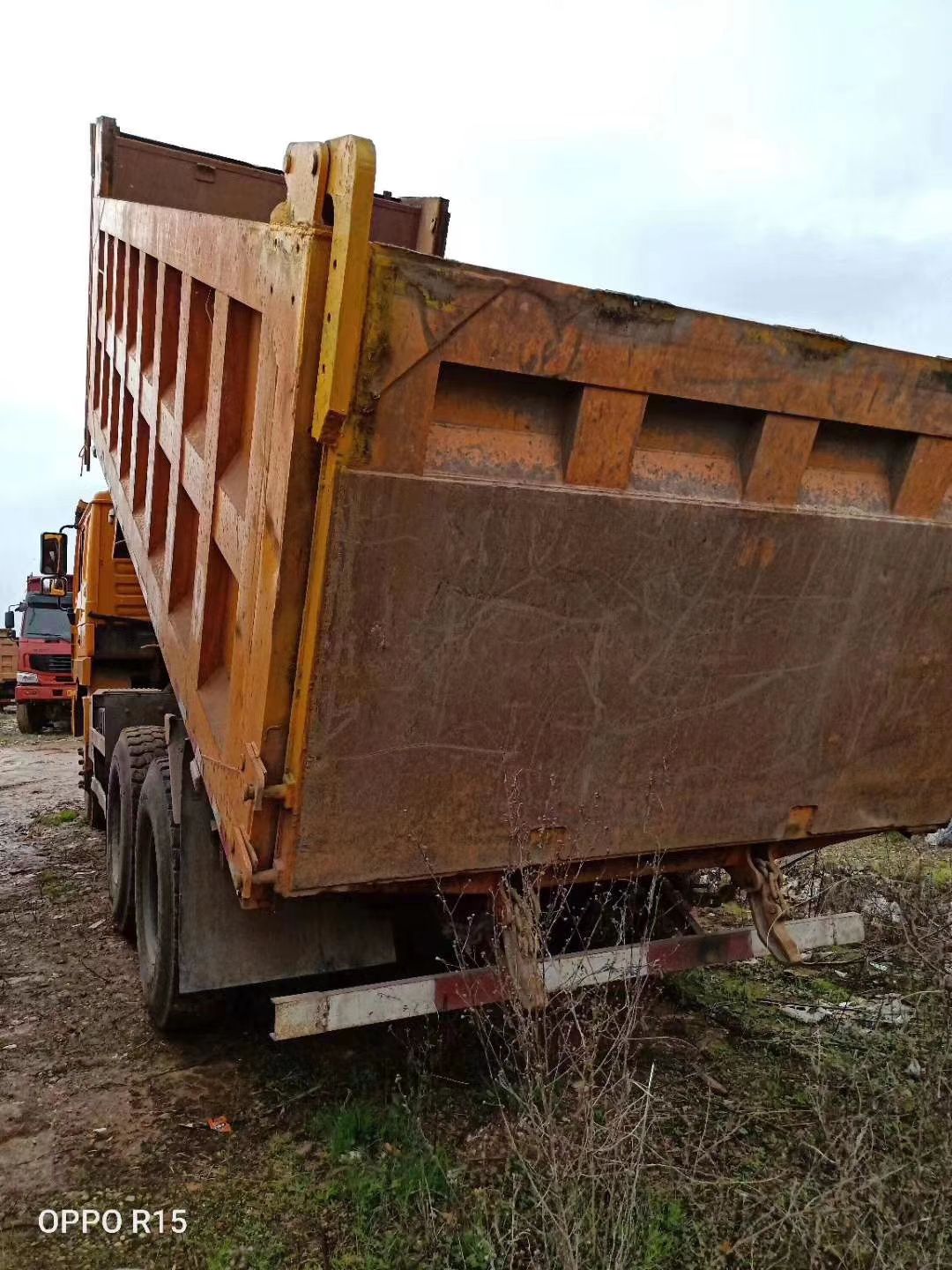 自卸车 两台国五德龙后八轮，潍柴375马力，内空6米，全槽钢车厢，底