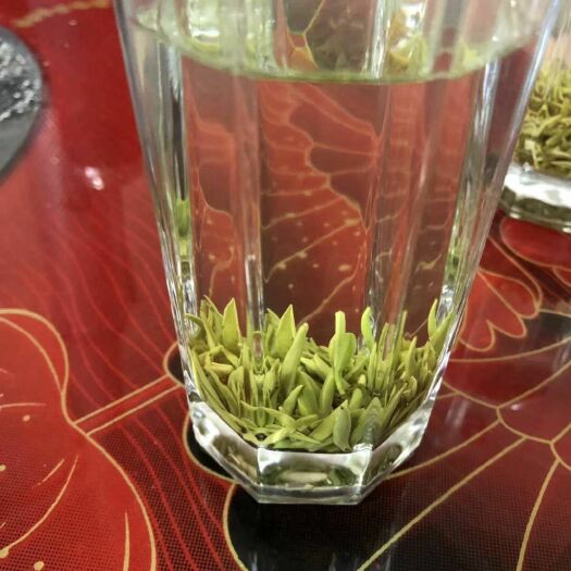 湄潭县竹叶青茶 天然无公害，剂，外形扁平，匀整，包装翠绿，可提供散