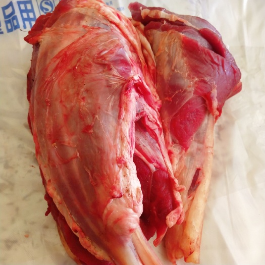 银川牛腱子肉  宁夏靖远黄牛肉腱子，肉质鲜美，有嚼劲！
都是本店实拍图！