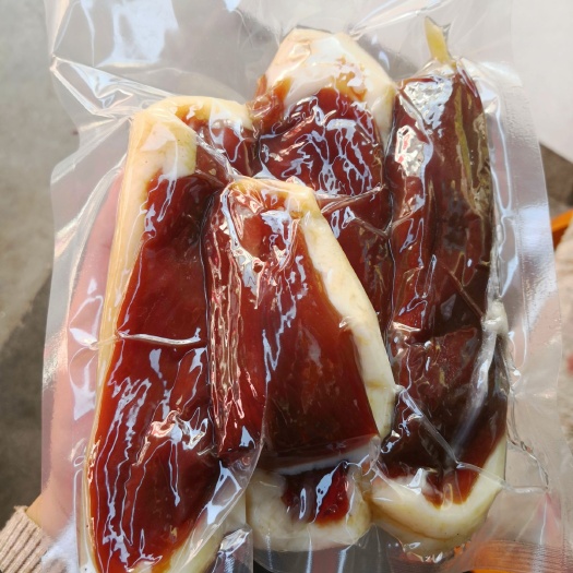 大理市腊鹅  云南巍山回族自家腌制的干巴，盐巴淡好吃不贵，欢迎咨询！
