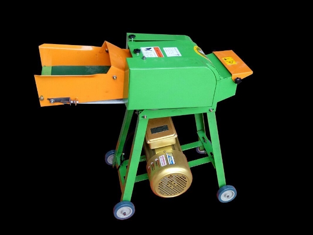  牛草切碎机，秸秆藤蔓粉碎机，草料铡草机，揉丝粉碎机，切草机