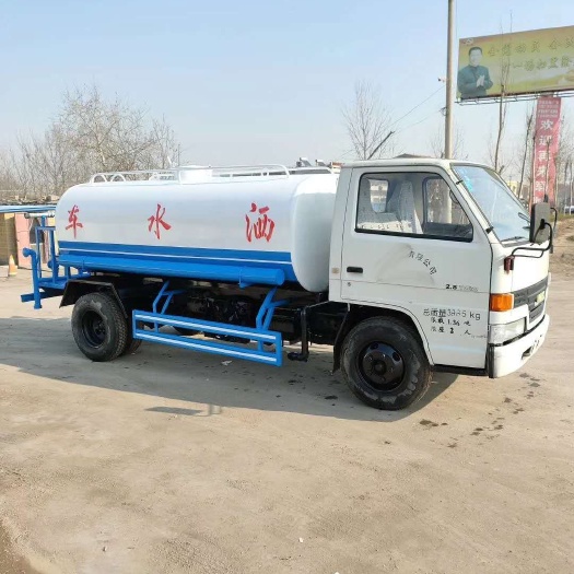 郓城县抽粪机 东风福田5吨洒水车道路降尘洒水小区路面喷洒绿化园林工程洒水车