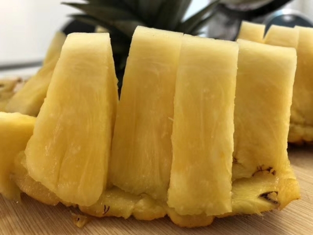 澄迈县 金菠萝海南新鲜当季水果郭博士超甜菠萝果园现摘包邮