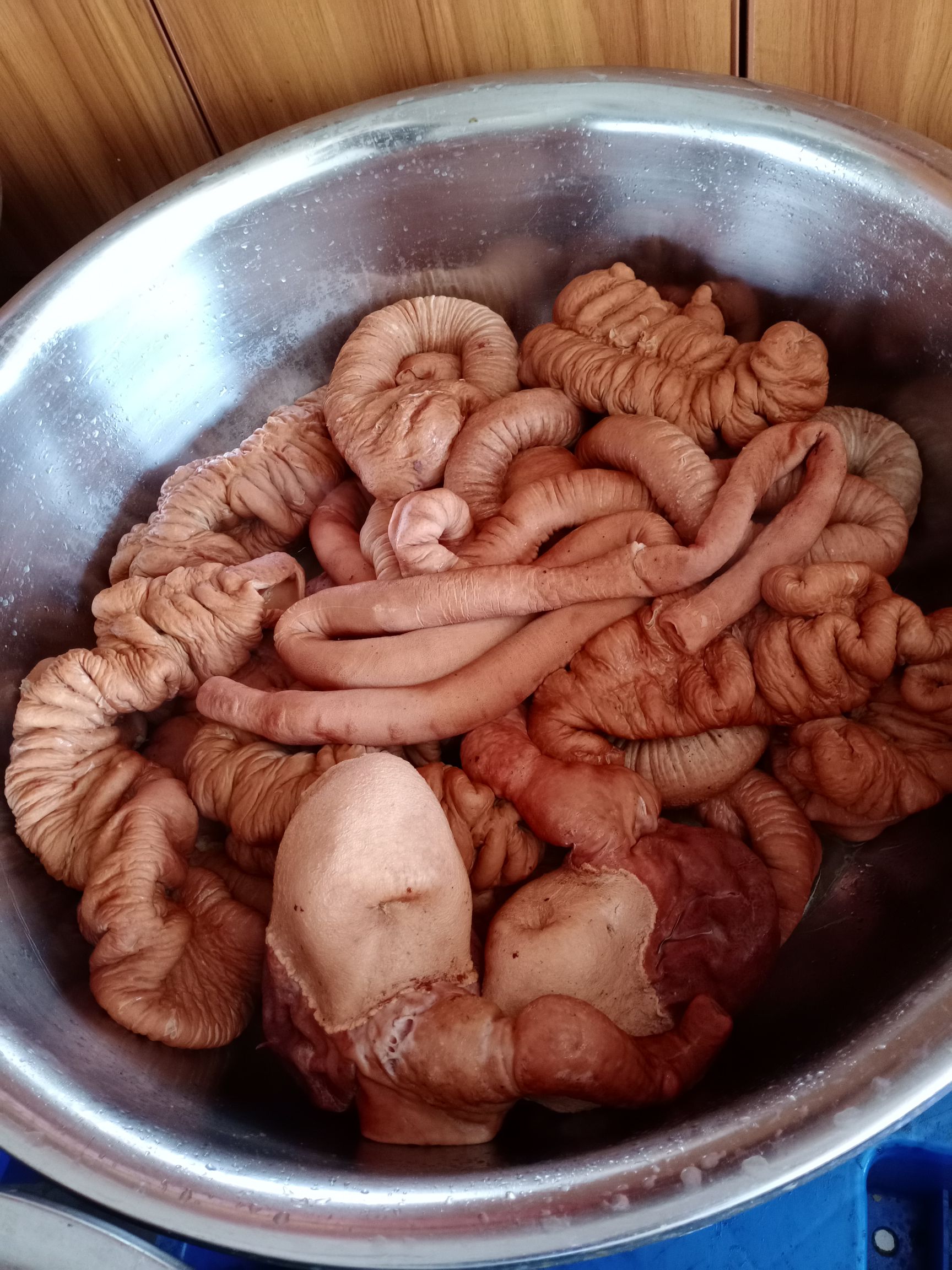 鲜驴肉  德州大黑驴的产物，带皮五香驴肉，套肠，驴干