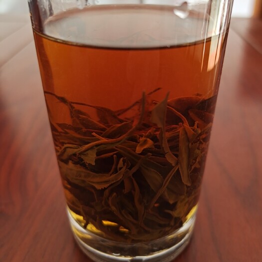 恩施市 精品红茶，色泽明亮鲜艳，味道香甜甘醇，其性甘温，有生热暖腹