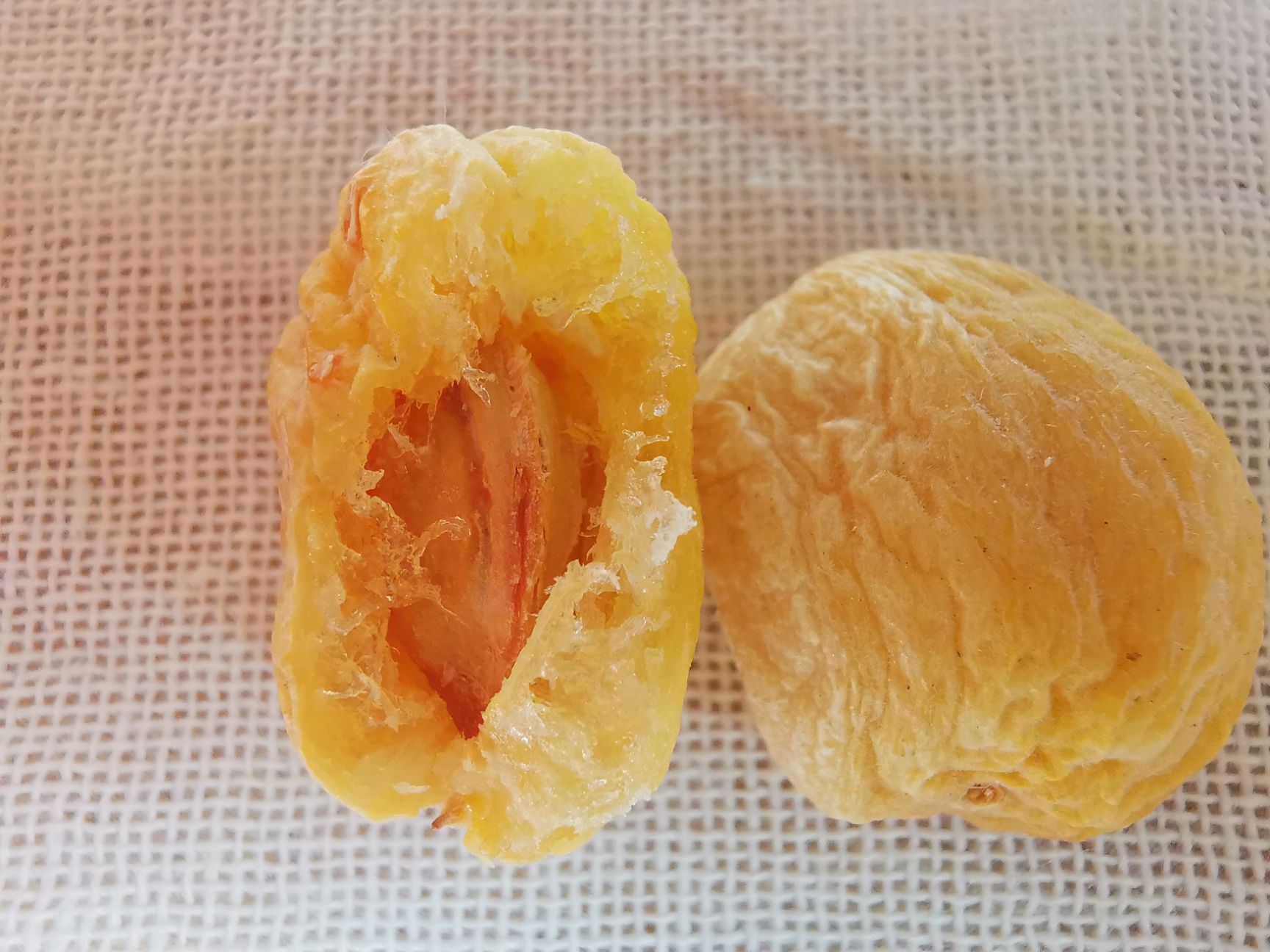  一手货源新疆吊干杏干小白杏干现货50吨