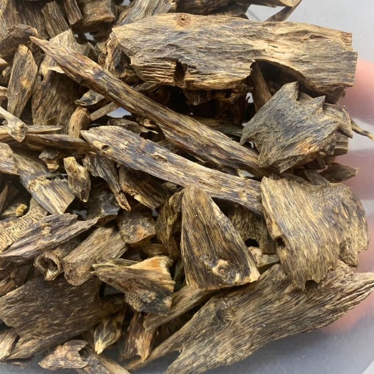 三亚 奇楠沉香，糖结品种。油性好，味甜凉霸气。
