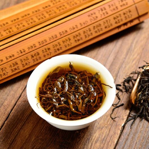 英德市明前茶 黄旦红茶，特级，茶色棕润，茶香醇厚