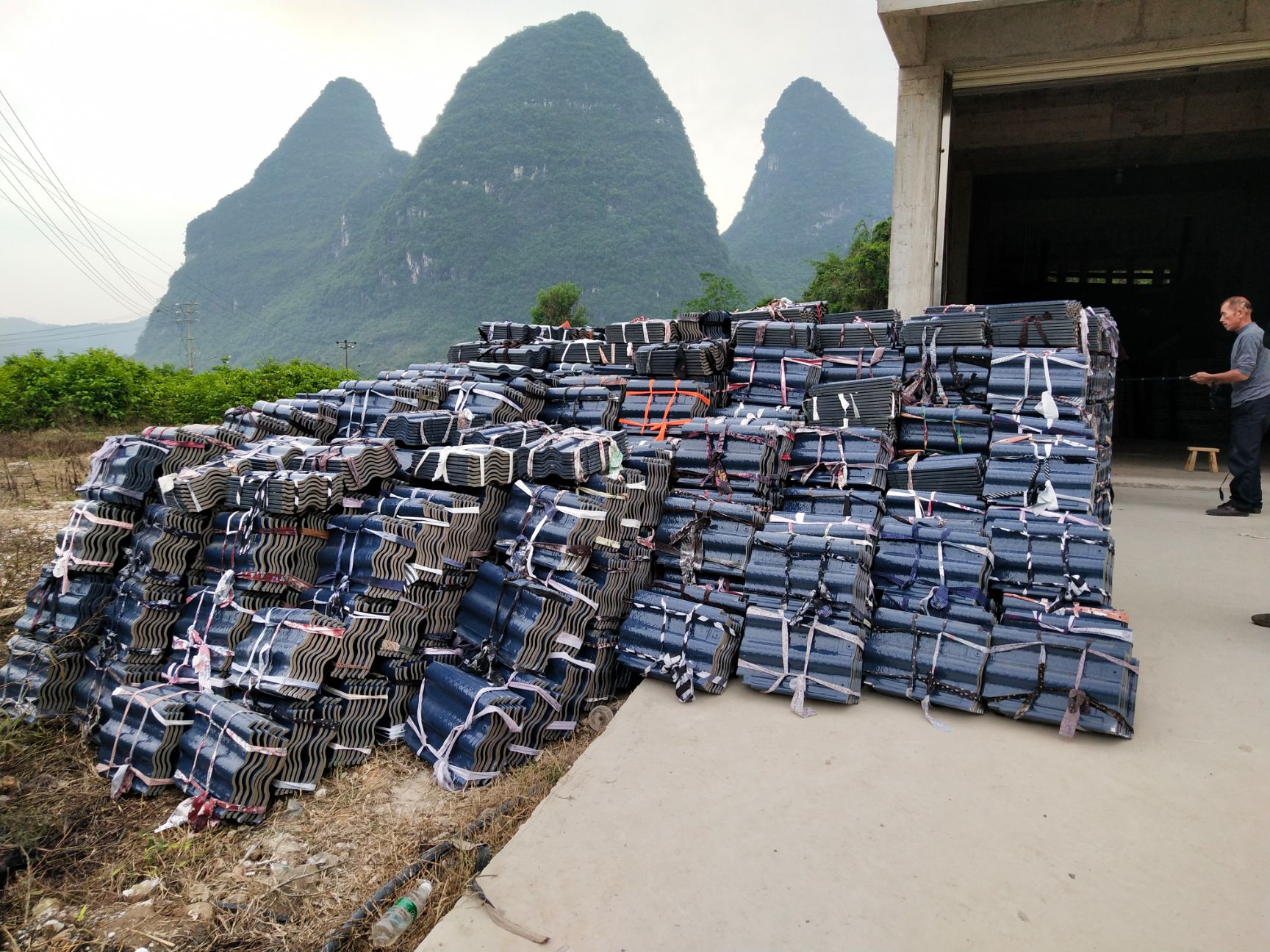农技人员 专业新房贴瓦，旧房换瓦，包工包料，包质包量，送货上门！