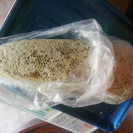  产自云南大山的小挂蜜是大自然的馈赠