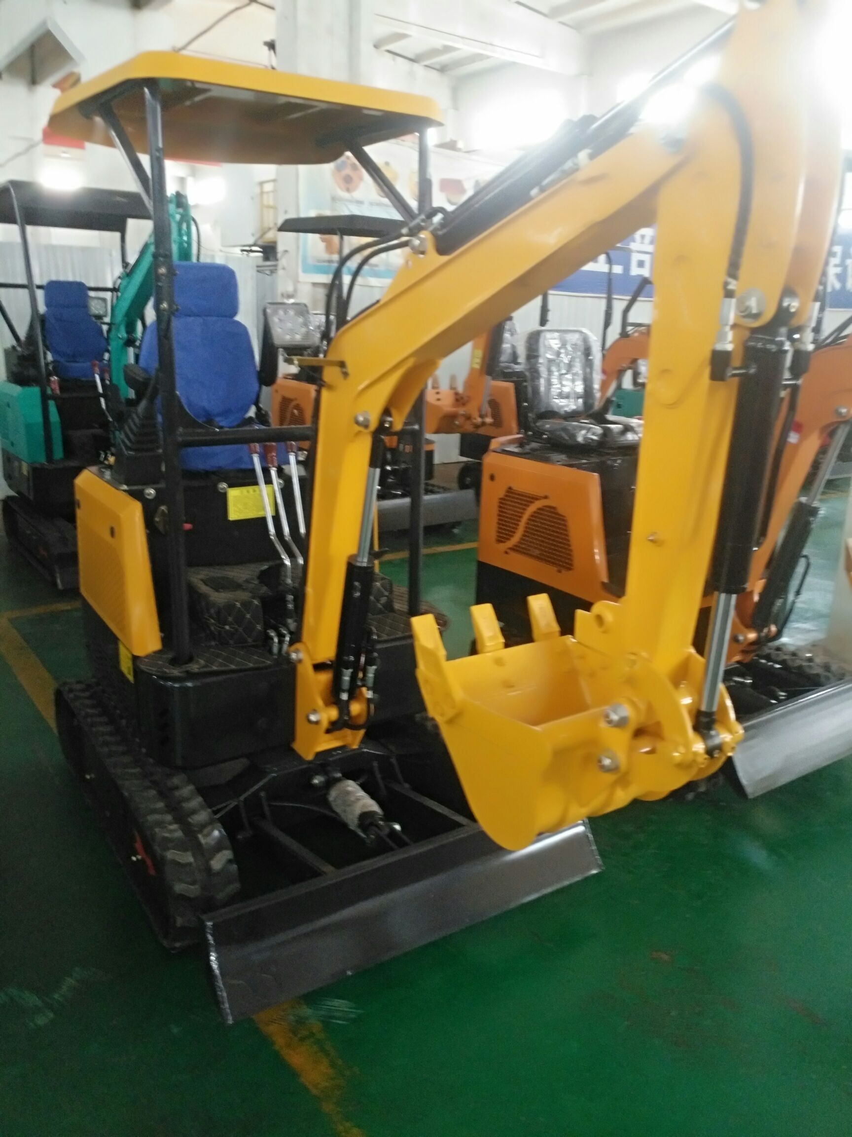 挖树机 15   17微挖，适合破碎，挖树，自来水管道，挖沟，河道清