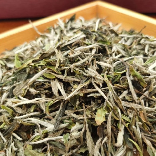 宁德白牡丹茶 荒野白牡丹

毫香足，花香显，甘甜可口[色]