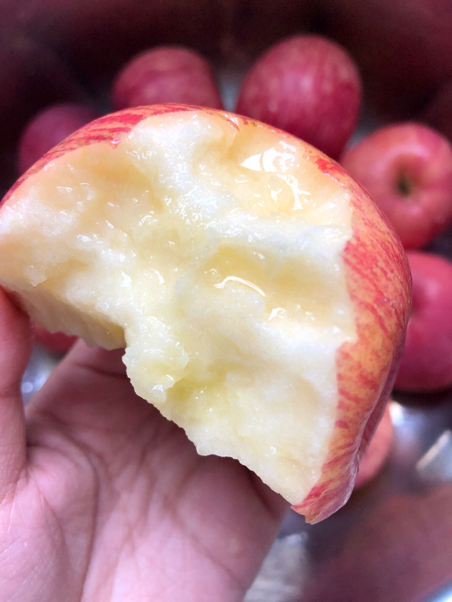  9斤山东红富士苹果清甜爽口脆甜多汁绿色健康高品质的农产品