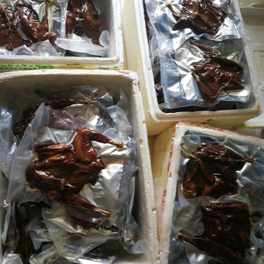 沂南县腊鸡 味道很好手撕鸡