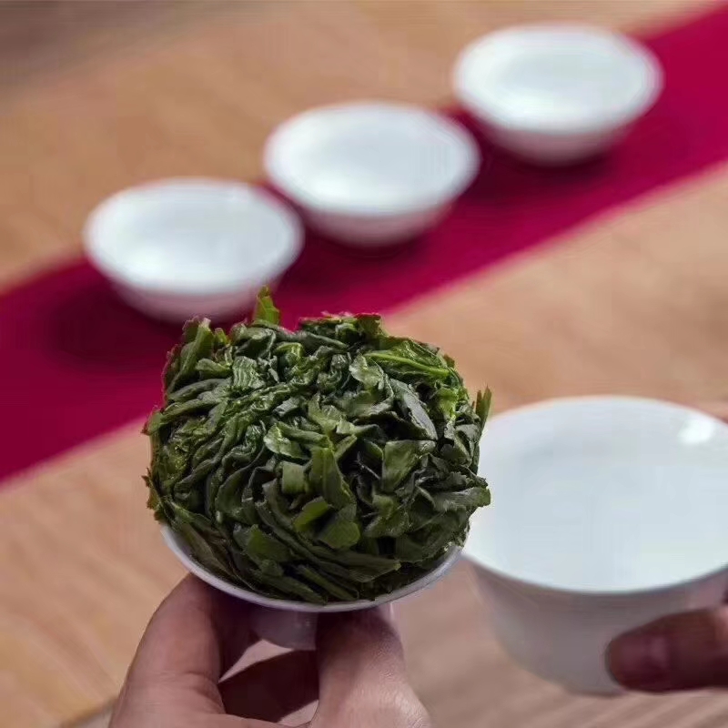 安溪铁观音 香是摇出来的
韵是炒出来的
型是揉
