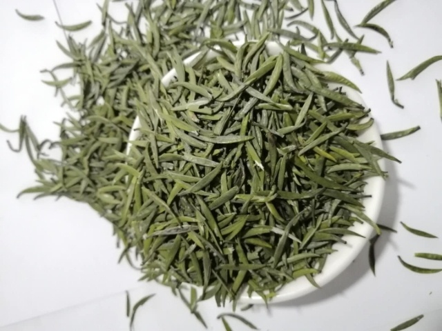 眉山 茶农自家茶园采摘茶叶加工而成，绿茶花茶红茶。价格公道质量保证