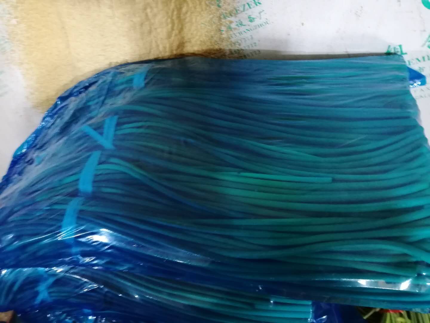  苍山白帽蒜苔，