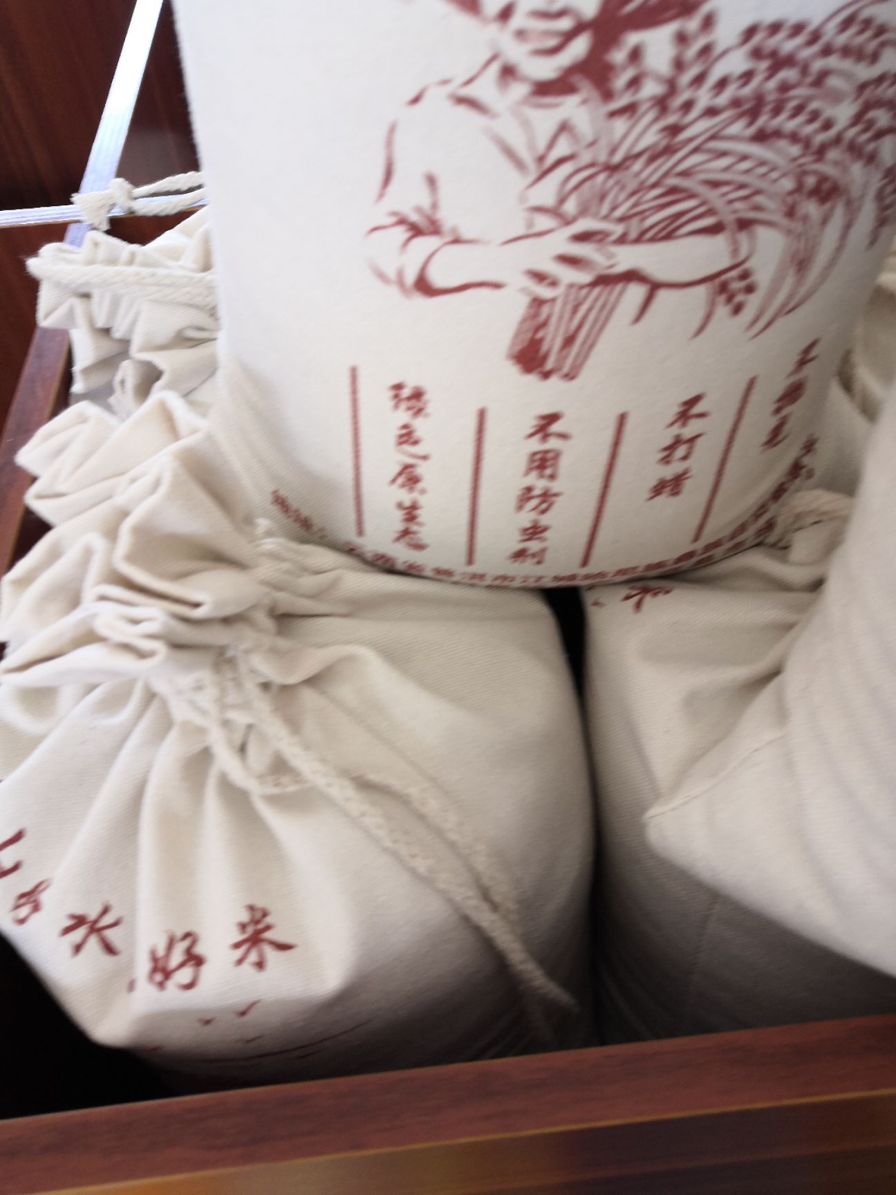 云南软米 麻线米是云南省普洱市江城县的特产，属于江城香软米中的一种。