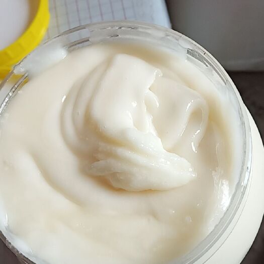 吉林市蜂巢蜜  东北黑蜂雪蜜，东北特有的蜜，一桶这是批发价