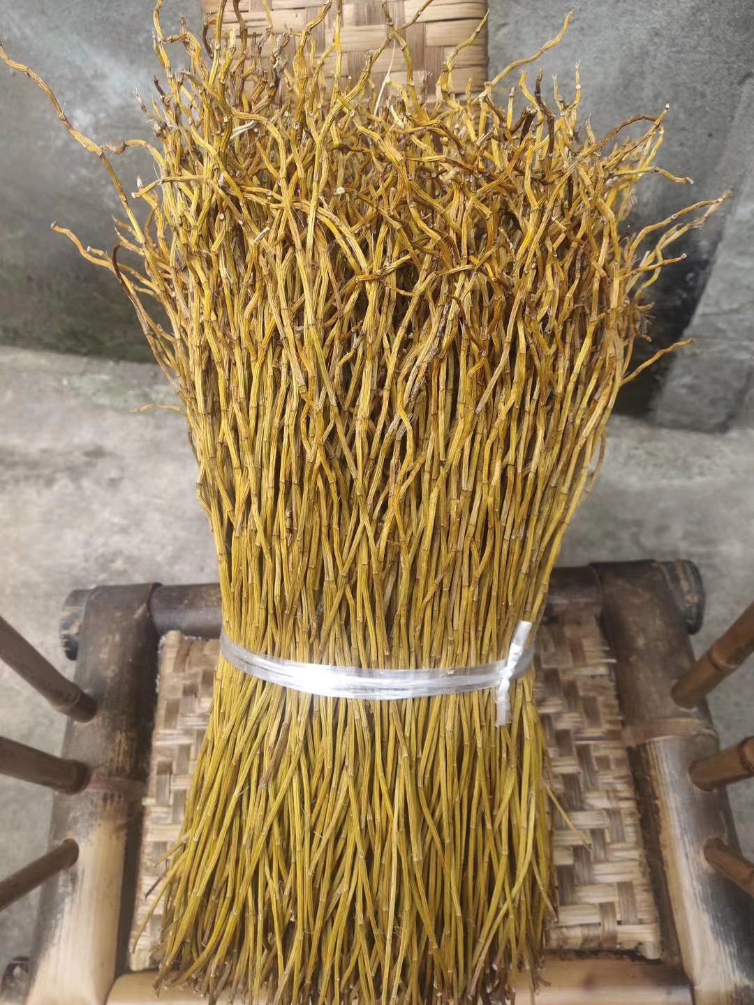  夹江石斛是一种兰科植物，已有两百多年种植历史，石斛含有石斛碱